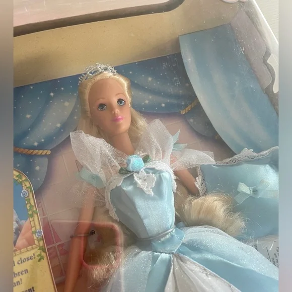 Barbie Sleeping Beauty - 1998 - Picture 3 of 3